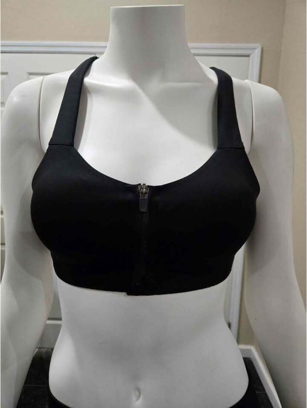 Victoria's Secret Victoria Sport Front-Zip Racerback Sports Bra, size 34B